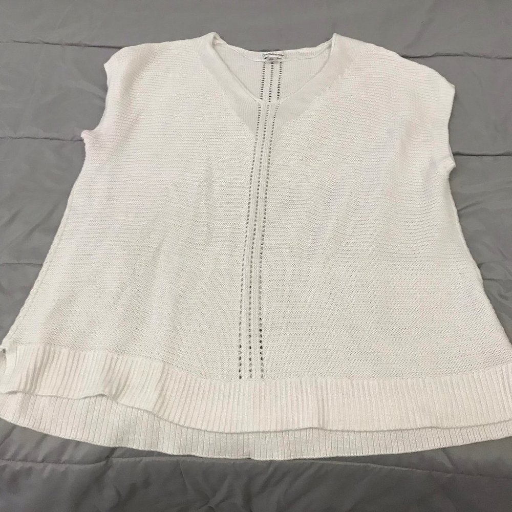 White Sleeveless Shirt/Sweater